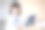 在新冠肺炎疫情封锁后，亚洲儿童和学生朋友们回到学校，一起使用电子平板电脑学习，在笔记本上写字。回到学校概念库存照片图片下载