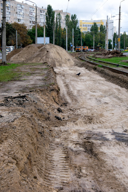 更换旧电车轨道图片下载