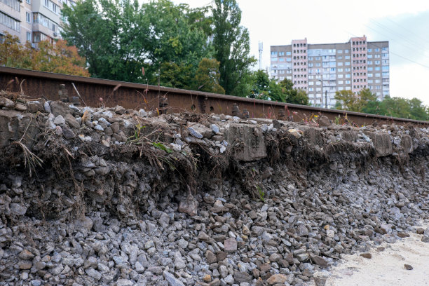 更换旧电车轨道图片下载
