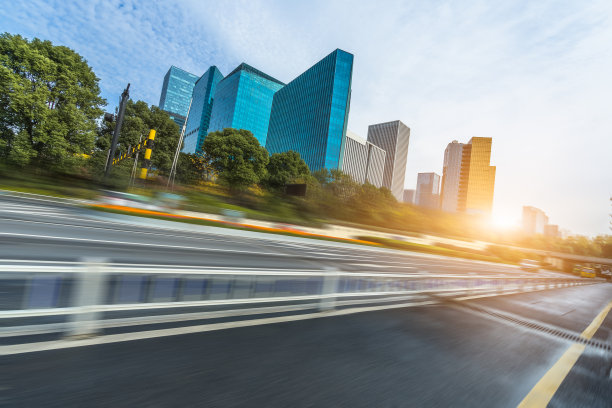 中国现代城市的城市交通道路与城市景观图片下载