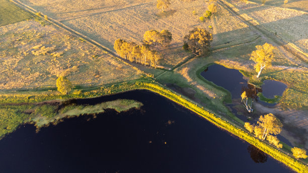 农村农场上的水坝图片下载
