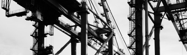 港口货物集装箱吊车黑白抽象横幅图片下载