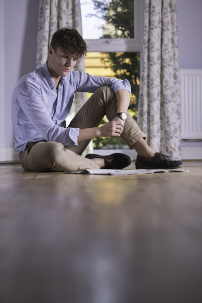 在家里看书放松图片下载