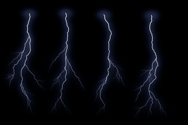 闪电在黑色背景上孤立。雷声电动罢工。雷暴和闪电图片下载