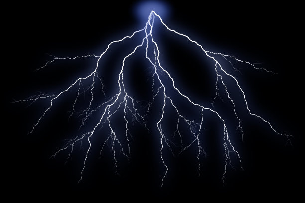 闪电在黑色背景上孤立。雷声电动罢工。雷暴和闪电图片下载