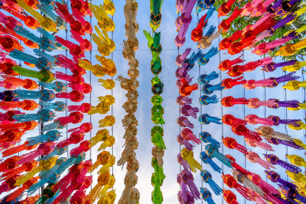 这盏美丽的兰纳灯是北泰风格的灯笼，在Loi Krathong或在Wat Phra的一蓬节。图片下载