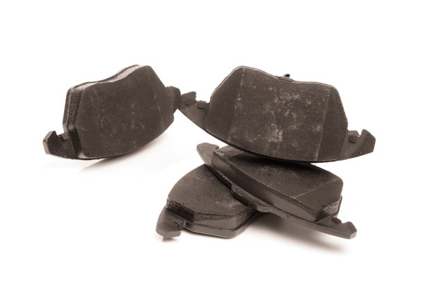 刹车垫汽车细节隔离在白色背景图片下载