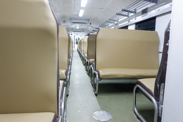 火车车厢里的座位图片下载