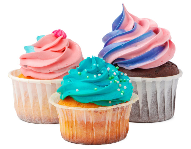 三个美味的纸杯蛋糕，白色背景上有糖霜图片下载