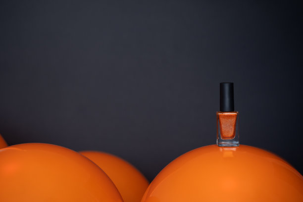 全息橘色指甲油气球黑色背景图片下载