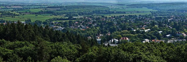 坏Sauerbrunn全景从Rosalienberge在Burgenland，奥地利，欧洲图片下载