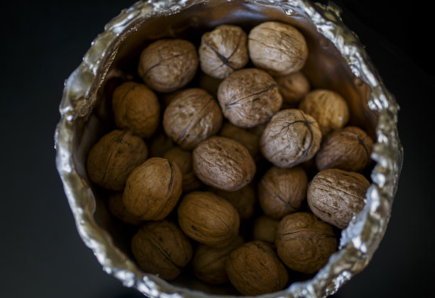 有机核桃的特写镜头图片下载