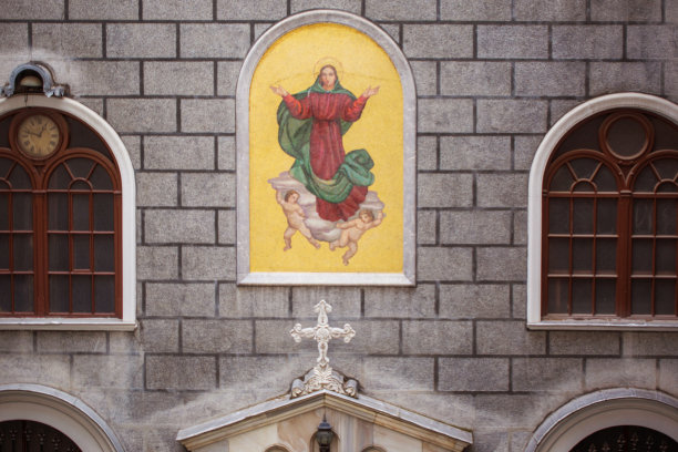 圣玛丽德雷帕里斯教堂的上正面图片下载