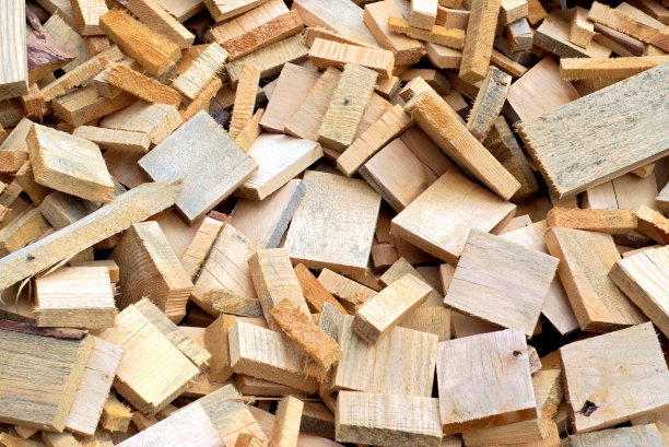 松木板切成小方块图片下载