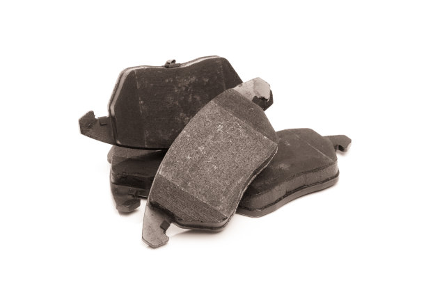 刹车垫汽车细节隔离在白色背景图片下载