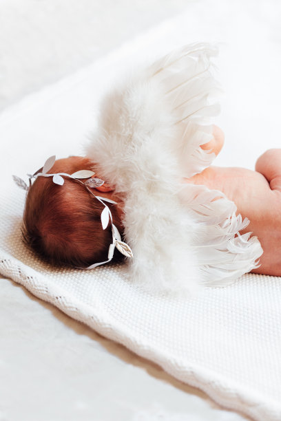 新生儿的天使图片下载