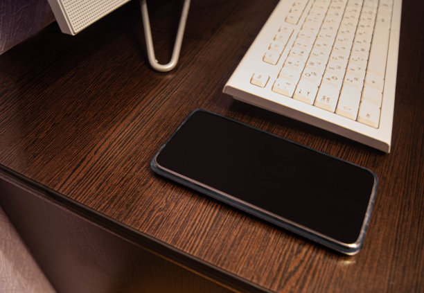 家里的办公桌上图片下载