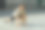 亚洲女子做向前有力的弓步在阳光城市图片下载