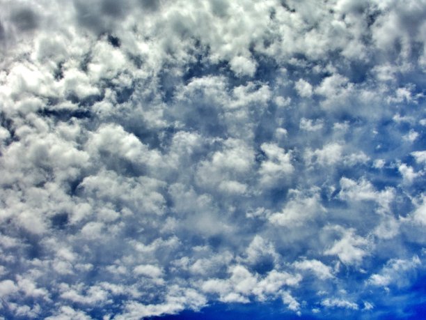 云彩遮盖天空图片下载