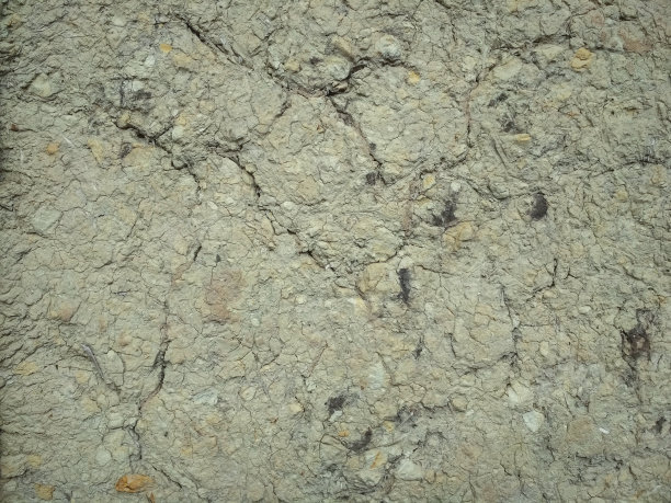 灰色破碎粘土岩的结构。有裂缝的粘土墙。图片下载