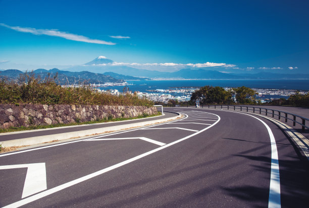 日本静冈县日落时的富士山。图片下载