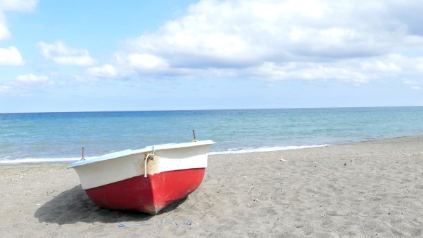 海滩上的船图片下载