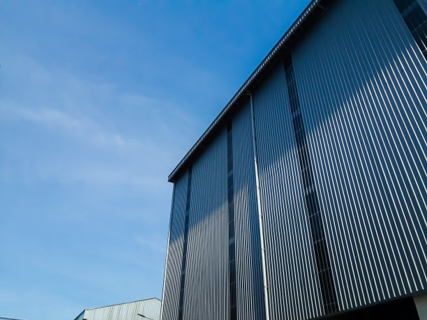 蓝天下的厂房图片下载