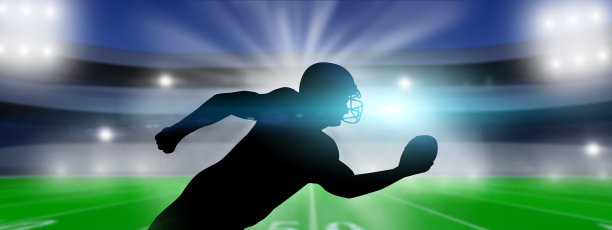 美国橄榄球运动员在体育场背景。图片下载