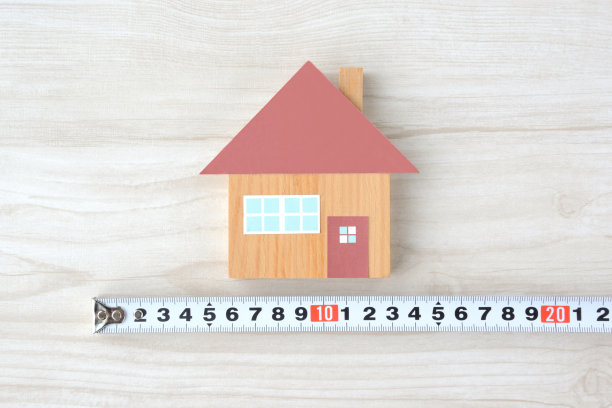 房屋对象和卷尺测量，测量房屋大小的图像图片下载