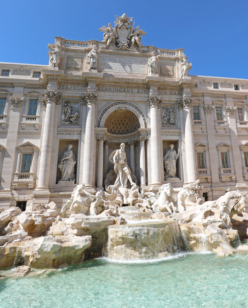 罗马的特雷维喷泉，白天有伟大的罗马神尼普顿图片下载