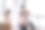 年轻男女在家里玩电子游戏图片下载