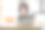 亚洲女学生在家里通过笔记本电脑上网学习时在笔记本上写作。教育概念专题图片图片下载