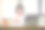 亚洲女学生在家里通过笔记本电脑上网学习时在笔记本上写作。教育概念专题图片图片下载