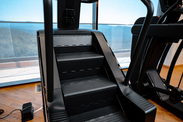 健身房里的有氧教练的特写图片下载