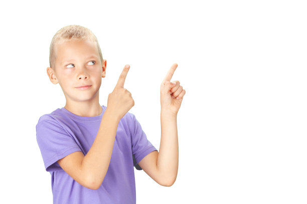 有趣的男孩用手和手指指着图片下载