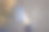 男性手持黑屏智能手机的特写图片。为文本信息或内容准备的模型。男人的手拿着手机。空的显示。图片下载
