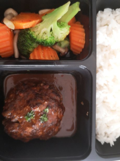 泰国检疫隔离期间的午餐菜单是牛排图片下载