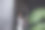 灰色混凝土背景下的笼子中的新娘镜中的倒影。父权制婚姻概念图片下载
