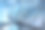 蓝色牛仔裤的背景。棉布牛仔布蓝色牛仔裤。带有磨损痕迹的经典牛仔裤图片下载