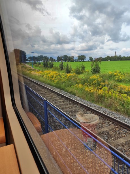 坐火车旅行图片下载