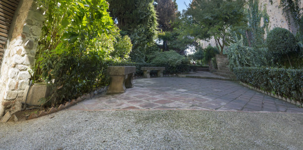 乌略亚花园的克里斯蒂娜。西班牙埃斯特雷马杜拉图片下载