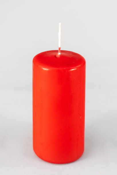 大颜色蜡烛孤立在白色背景图片下载