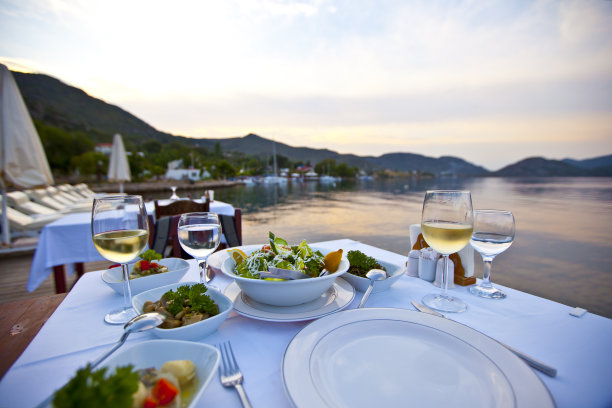 爱琴海土耳其餐厅的浪漫晚餐图片下载