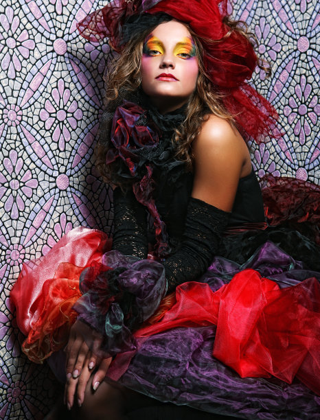 洋娃娃风格的女人的时尚镜头图片下载