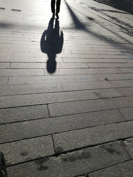 人是黑色的图片下载