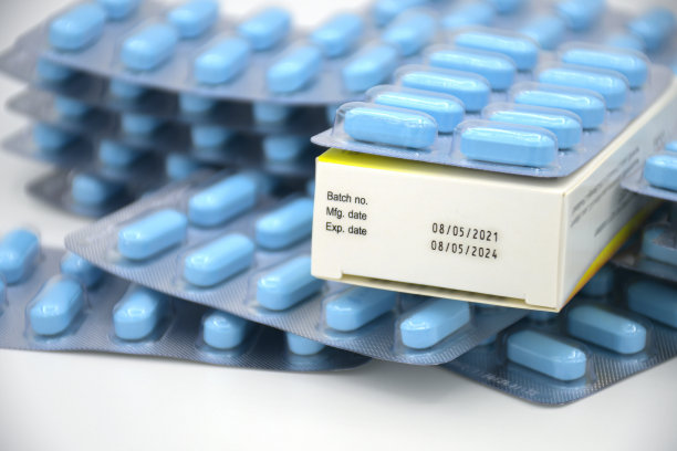 某些药品包装上的生产日期和有效期。图片下载