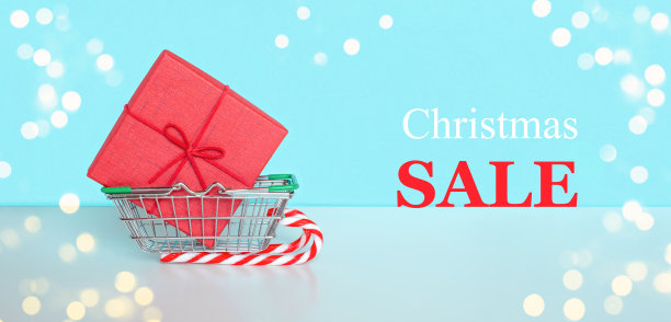 圣诞销售信息与购物车和白色礼物。大减价日或光棍节概念。购物车，蓝纸背景的礼品盒。文本圣诞节销售。销售的旗帜。图片下载