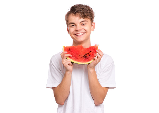 十几岁的男孩，西瓜在白色图片下载