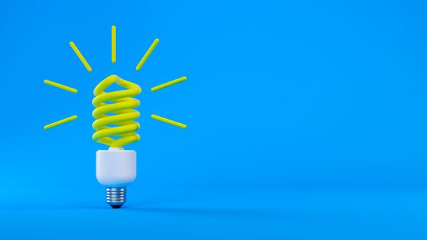 蓝色背景下的黄色节能灯泡图片下载