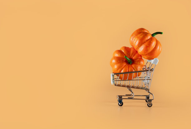 橙色背景下的万圣节快乐。特别优惠的象征。平面设计。设计元素。庆祝活动的概念。折扣报价价格签图片下载